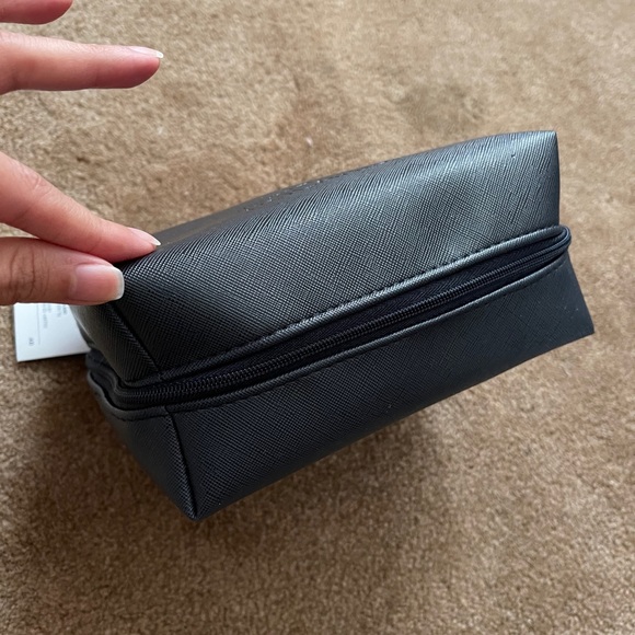 United Polaris business class amenities kit - Picture 2 of 4